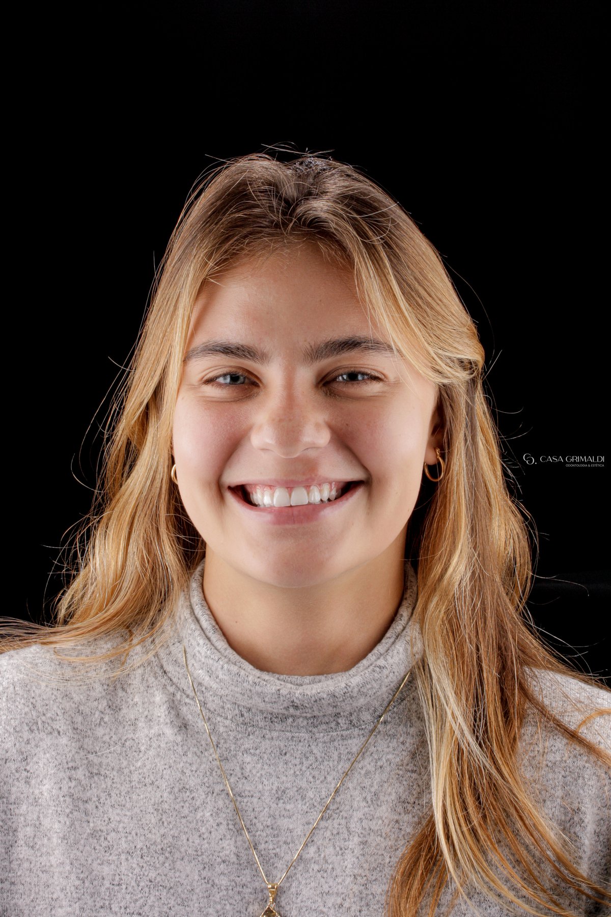 Casa Grimaldi Odontologia & Estética em Itapema — sorriso natural de paciente